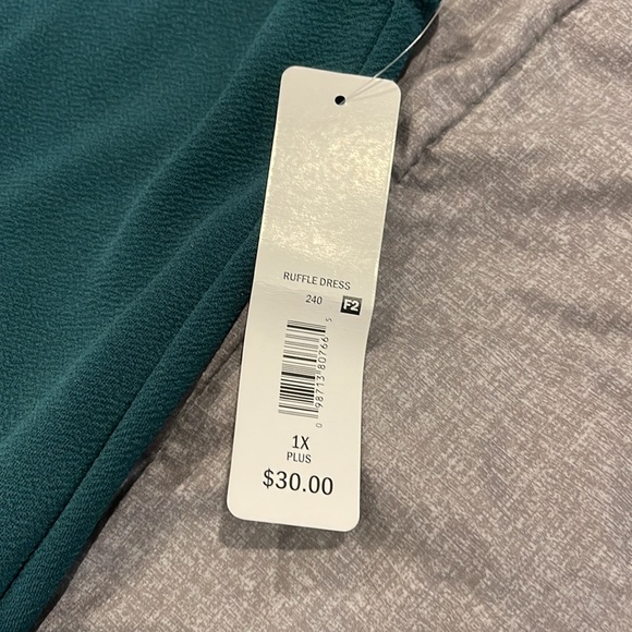 Massini green dress, size 1x, comfortable and stretchy. - Picture 7 of 9